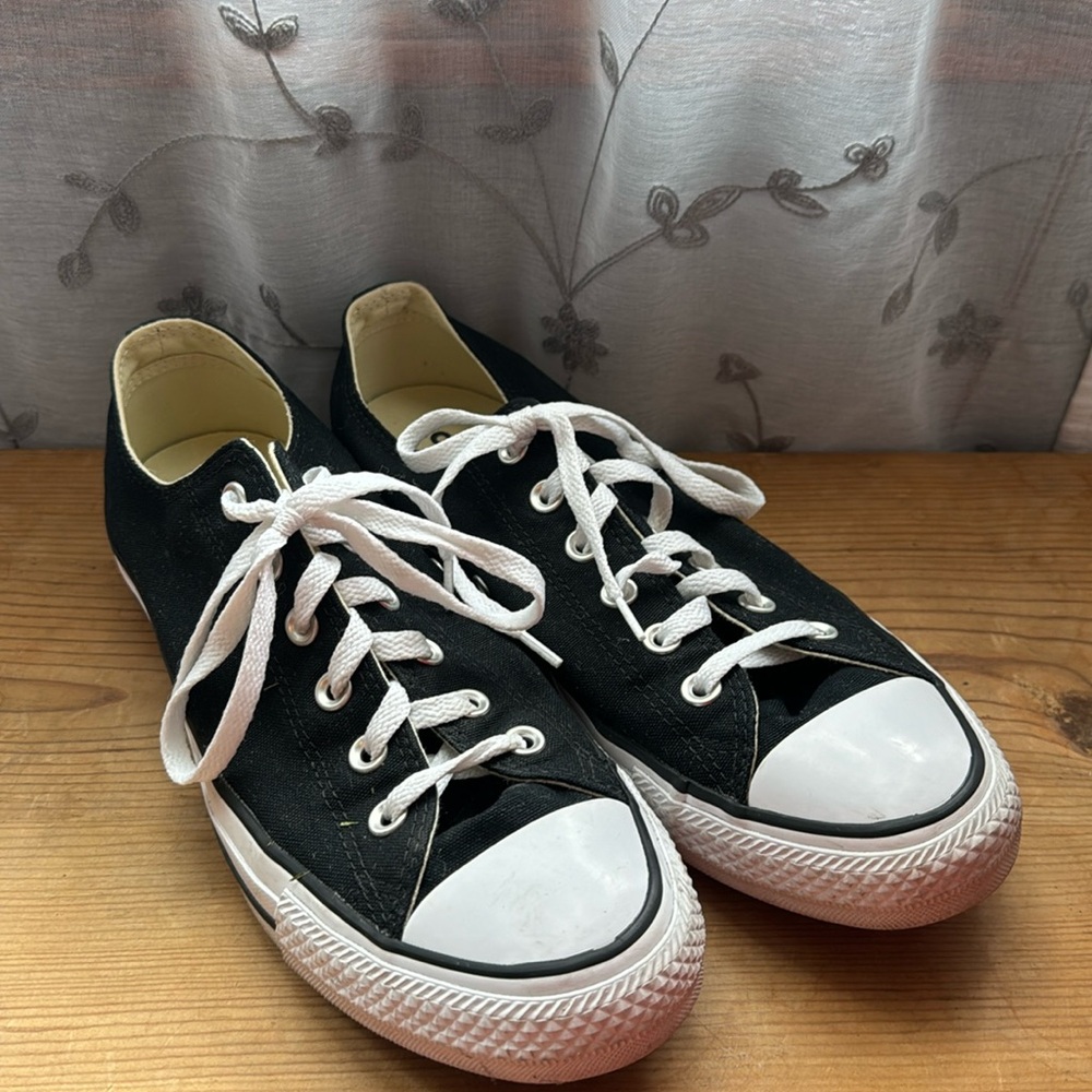 Black Converse